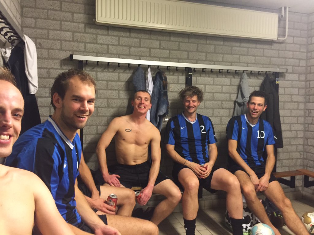 ZVTPresent's tweet photo. Na 2-4 achterstand bij rust weer een makkelijke overwinning 10-4 @WRZVZwolle man of the match: @Faapstra #koploper https://t.co/1x7v1Juifb