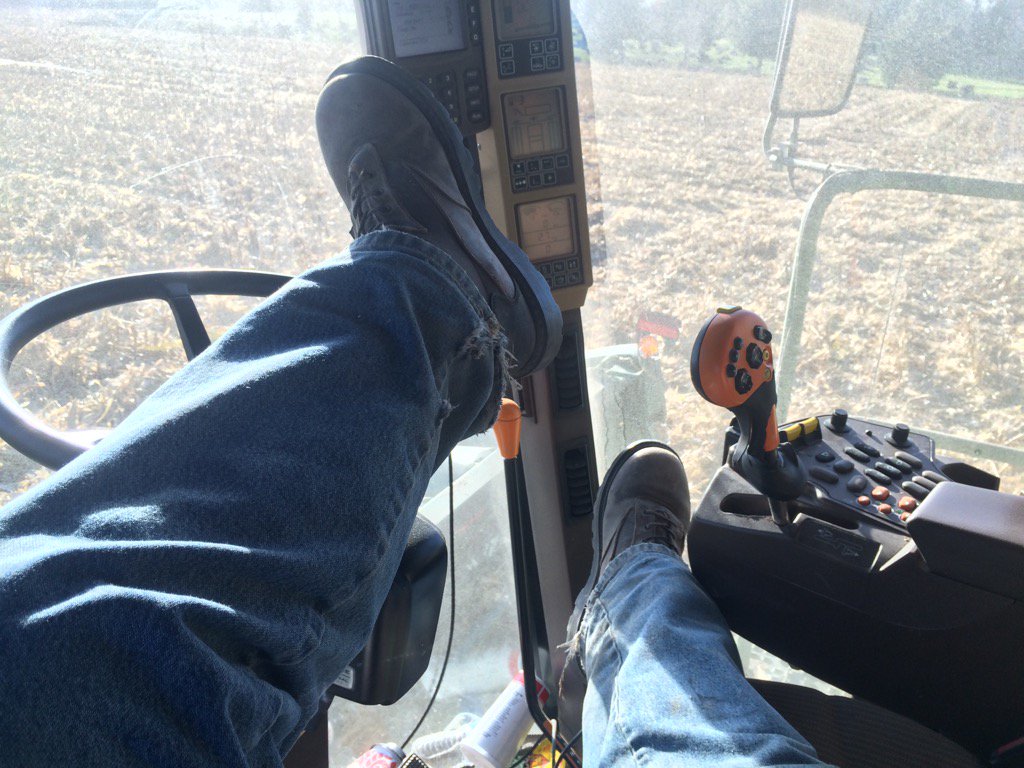 robertreese_4's tweet photo. Needed a change of scenery while waiting for the cart #corn15 https://t.co/SSs9QqdH3C