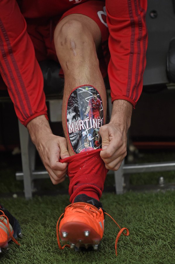 JaviMTeam8's tweet photo. #FOTO @Javi8martinez &amp; las espinilleras ;) https://t.co/s9JhZr1ENM