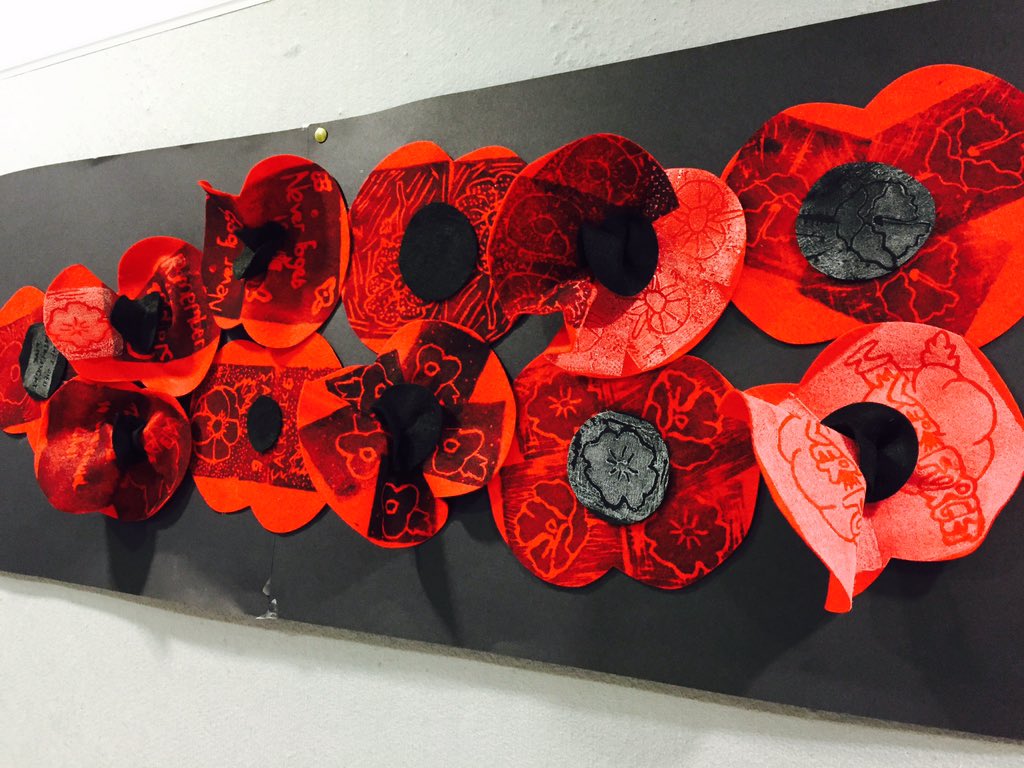 7Claralou's tweet photo. @walbottlecampus @PoppyLegion Beautiful felt poppies made via create dept #teamhumanities #walbottleremembers https://t.co/2mtXLyzZBO