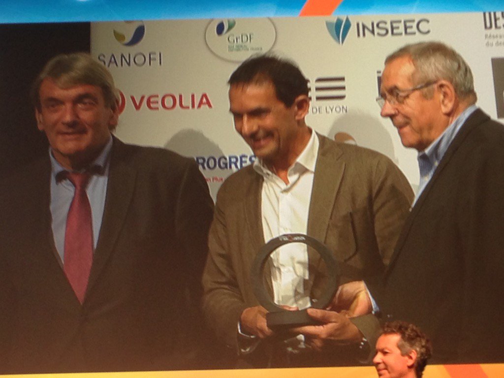 phil_imbert's tweet photo. @veolia remet la victoire de l'innovation environnementale @leprogreslyon #vici2015 https://t.co/ZV79WZNXee