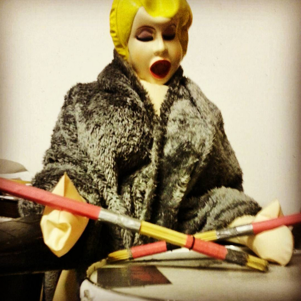 TheDullahans's tweet photo. Voll dabei die neue Drummerin :D #justdrummerthings #dullahans #irishoutlawfolk #drunkanddirty #proberaumgeschichten https://t.co/av5gL2ZvNl