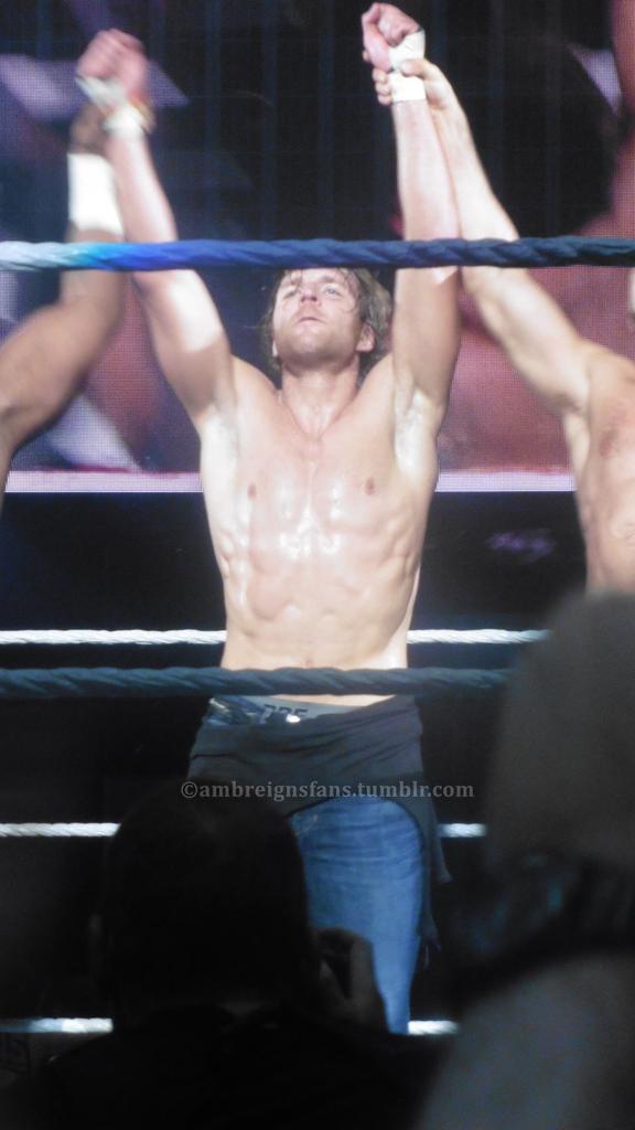 @ValsB90 🙌🙌🙌 sis
#MondayShirtless #DeanAmbrose 
#BestSisAroundTheWorld 💕🇮🇹💕🌎💕🌍😘