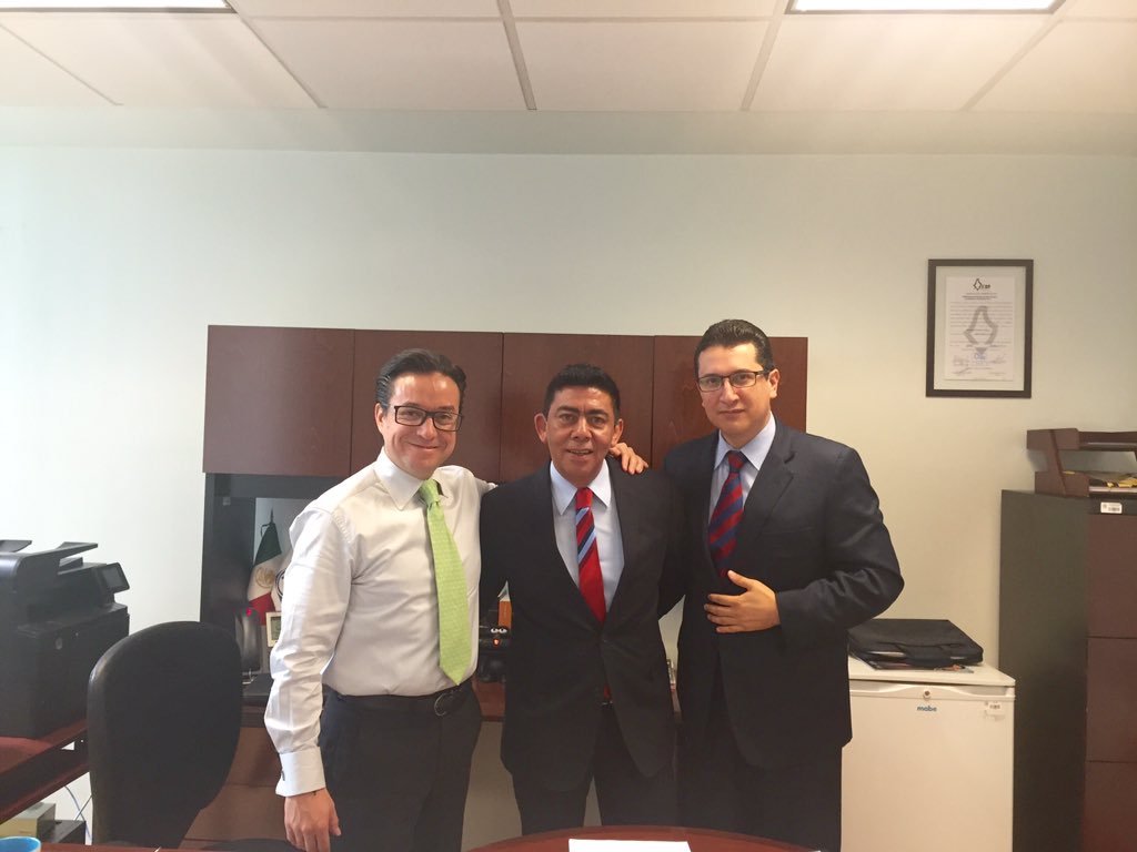 Gracias al Dip. <a href="/DelgadilloJM/">José Manuel Delgadillo</a> por sus atenciones y compromiso rumbo al #ATIBJ 2015-16 <a href="/AlberguesBJ/">Albergues Deleg BJ</a> <a href="/GPrioritariosBJ/">grupos prioritarios</a>