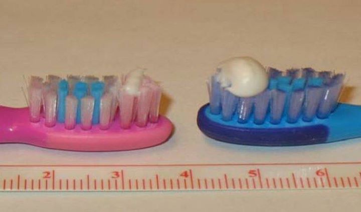 SocialDentistry's tweet photo. RT @richmonddentalc @brush2min2x DYK the proper toothpaste amounts for kids? LEFT: children under 3. RIGHT: kids 3-6 https://t.co/4kZlAzXSTg