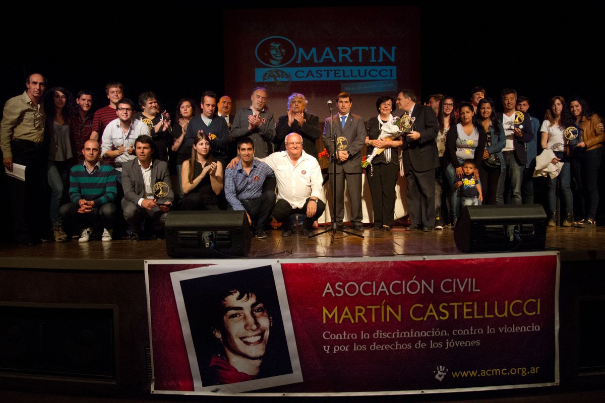OCastellucci's tweet photo. @ACMCastellucci  El acto de entrega de los RECONOCIMIENTOS MARTÍN CASTELLUCCI 2015 fue una fiesta.Gracias a todos! https://t.co/WhkIa5MtqR
