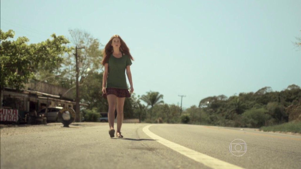 noveludo's tweet photo. Até na vibe The Walking Dead, Marina continua linda e humilhando a todos #TotalmenteDemais https://t.co/cyJwRL7z4d