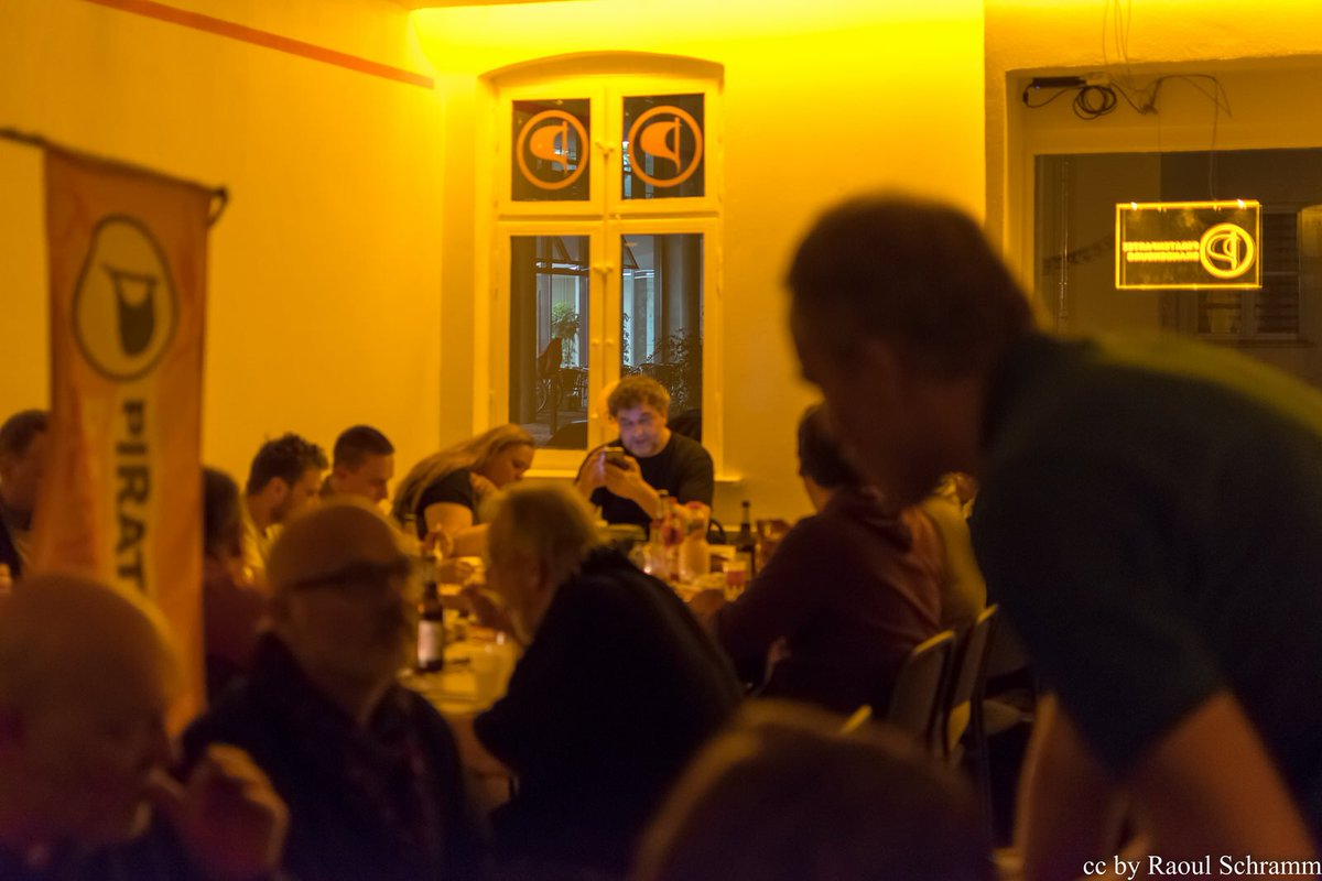 piratenparteibb's tweet photo. Die Eröffnungsfeier der neuen Landesgeschäftsstelle war ein riesiger Erfolg. Danke allen Gästen!
#Ga36 #Piraten https://t.co/xbvHoFKWku