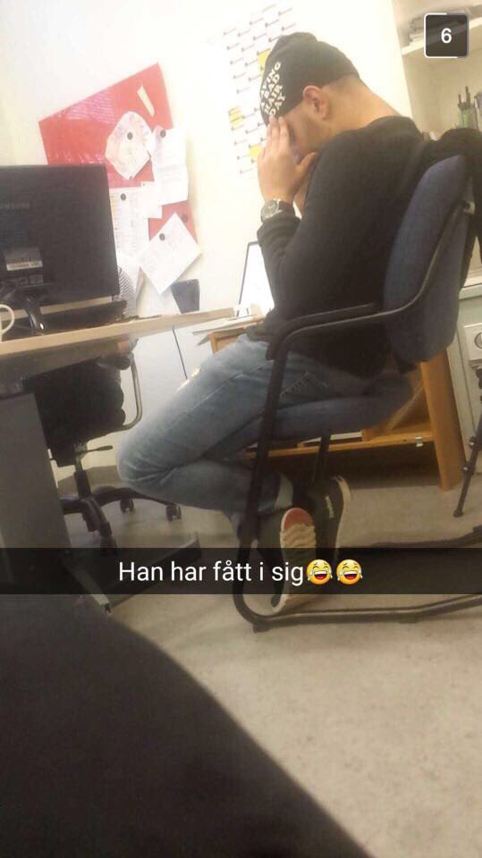 hamidross's tweet photo. När livet går emot en 😩 https://t.co/QibjBsoR1o