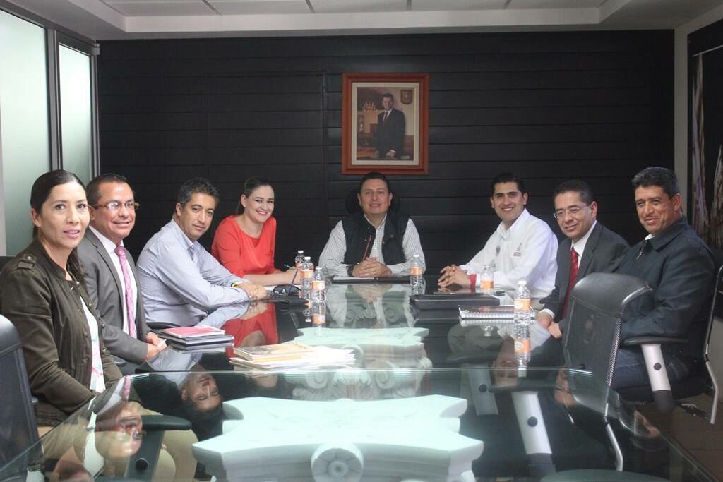 pericojr1's tweet photo. Ultimando detalles para recibir a compradores y prestadores de servicios turísticos en #FTC2015 @Yuri_Soto_ @cpbzac https://t.co/Pxk8X2fgip