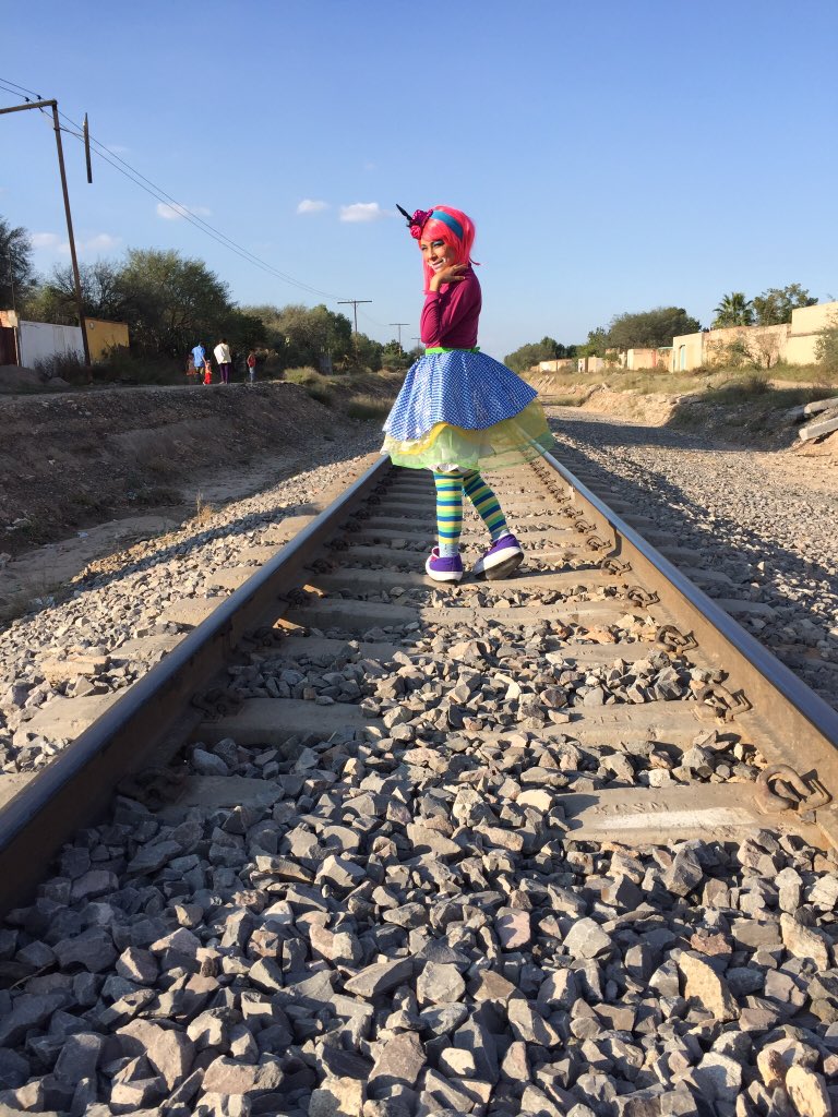 LasBotargas's tweet photo. Payasita Milix.
Cuidado con el tren!!! #fiestasinfantiles #defiesta https://t.co/kwVnSYZW00