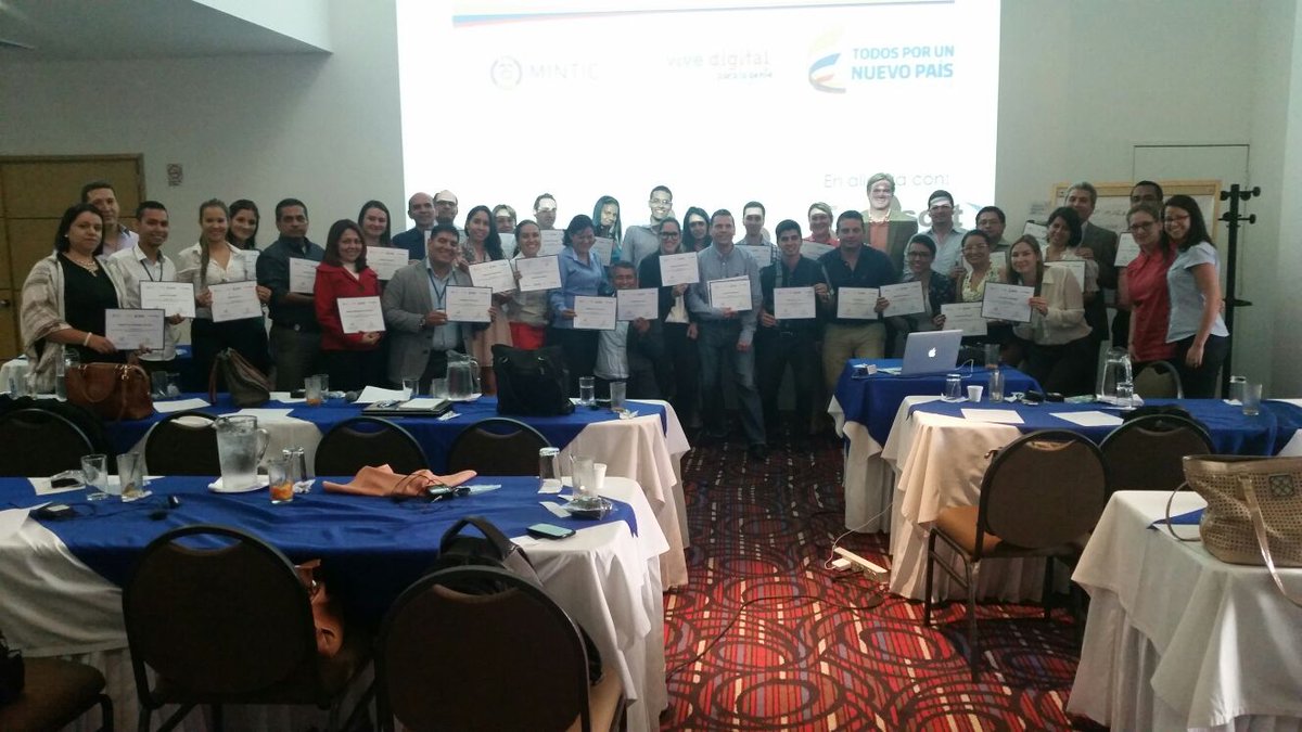 FedesoftCol's tweet photo. Gran cierre del taller de marketing+ventas para empresarios de software con @cplant en Cali. https://t.co/RqnlS0murM https://t.co/ujVRGTzKhZ