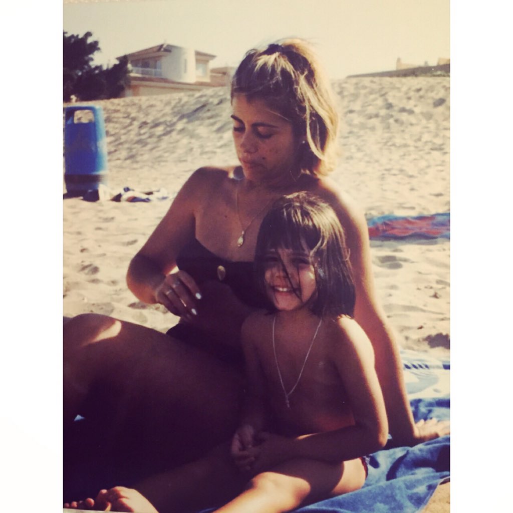 DaviniaHurtado's tweet photo. ❤️.por siempre https://t.co/U3VWkSQse7