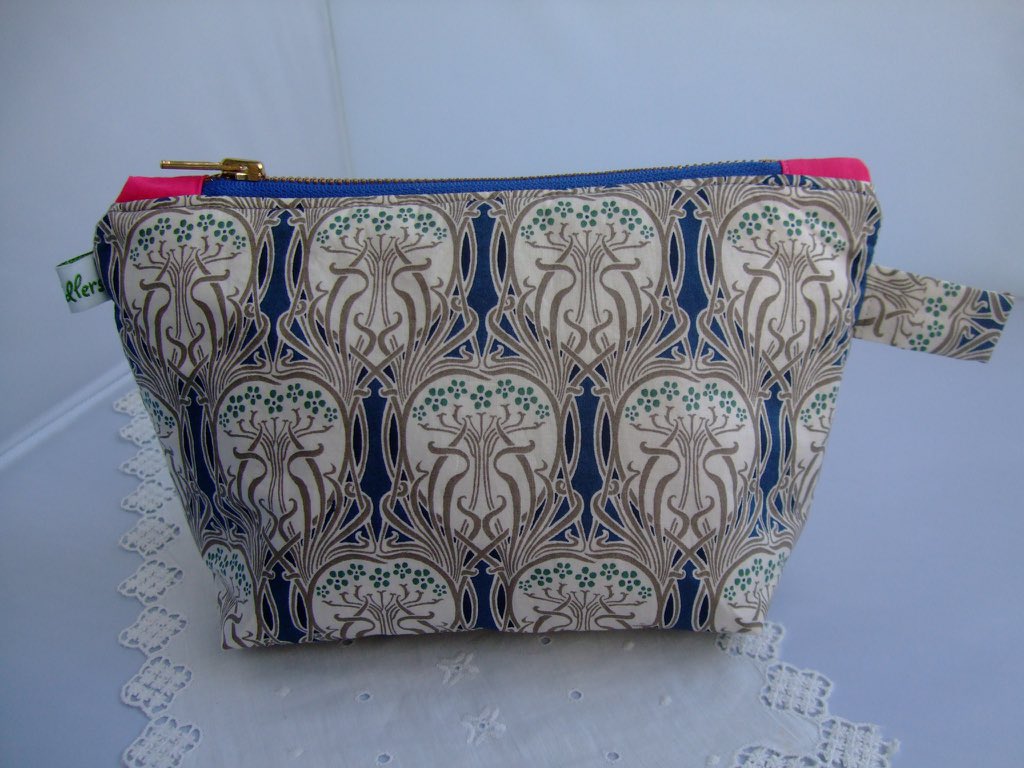 chiddlers1's tweet photo. Liberty make-up bags selling like hot cakes! £15 each #christmasgifts #liberty #chiddlersboutique https://t.co/eAJxpTFSHX