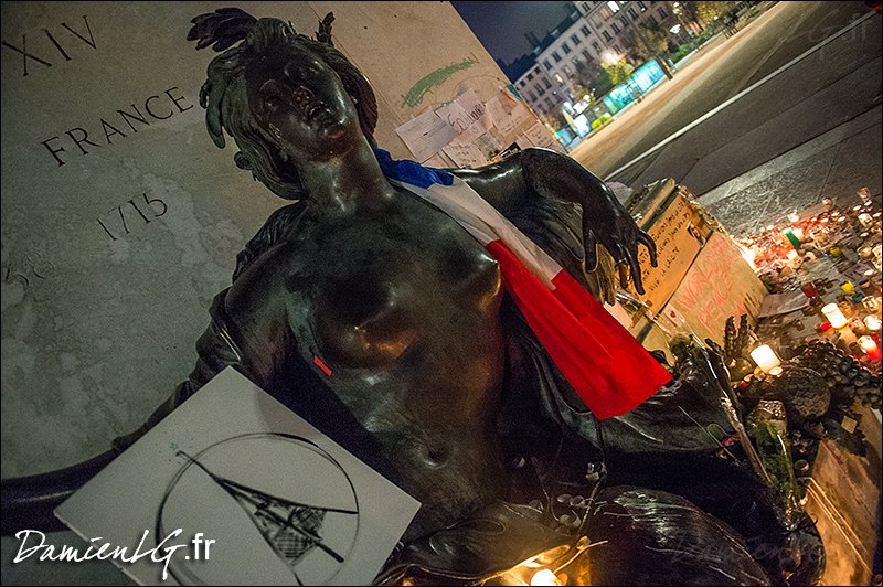 DamienLGphoto's tweet photo. [PHOTOS]

16/11/2015
Hommage de la Ville de LYON

#ParisAttacks #PrayForParis #RESISTANCE #France #NousSommesUnis https://t.co/OjrHnp1u0g