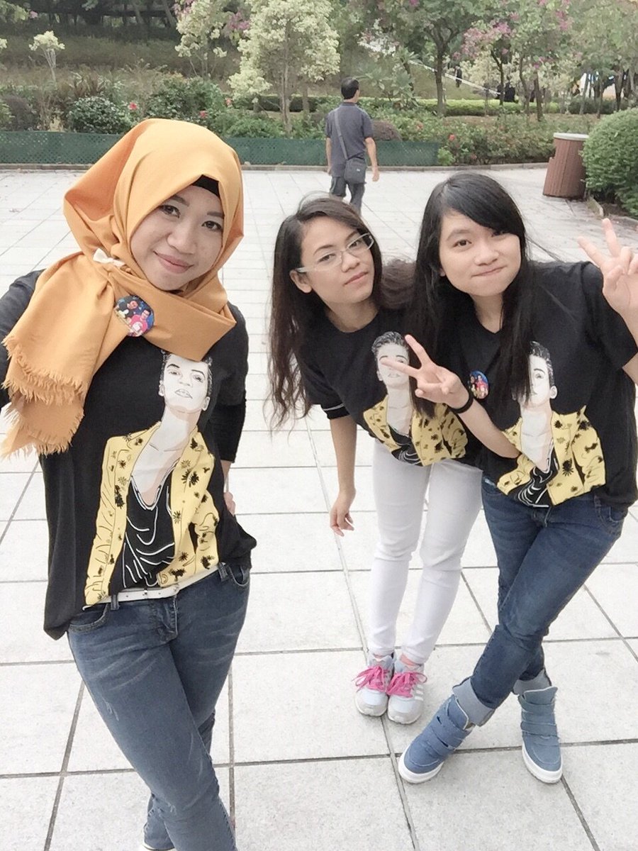 kawaiiaira24's tweet photo. #latepost #kitakece #selfi #ababilalay 😀😀😀😀✌✌✌ https://t.co/xwrr1wupqR