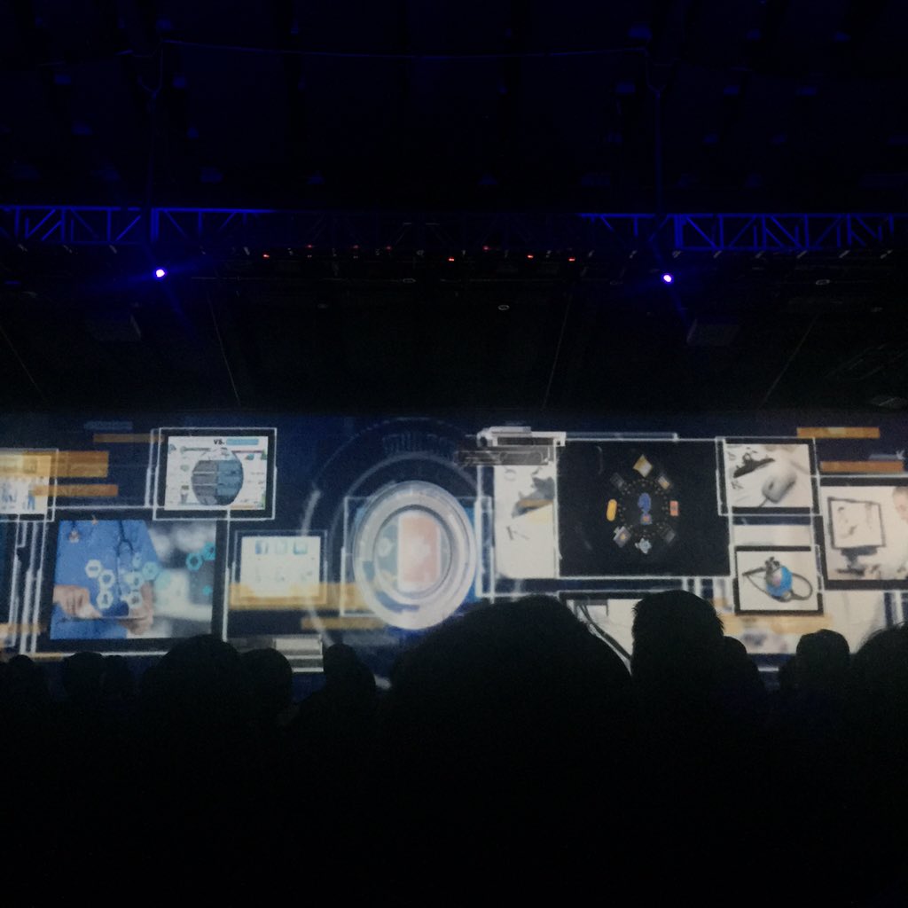 ninarodiell's tweet image. 360 degrees projector #apecsummit2015