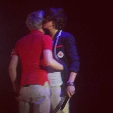 Marisalove_'s tweet photo. NARRY IS REAL BITCHES #NarryIsReal #1DMX #narryproof https://t.co/si0Esv9C1s
