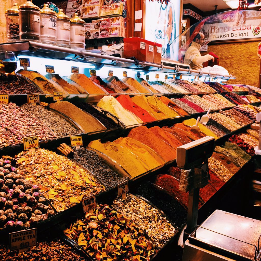 ELLESouthAfrica's tweet photo. Every taste in every colour at the Spice Bazaar in Istanbul @TurkishAir_SA #TurkishTakeOff https://t.co/mhGlximSGv