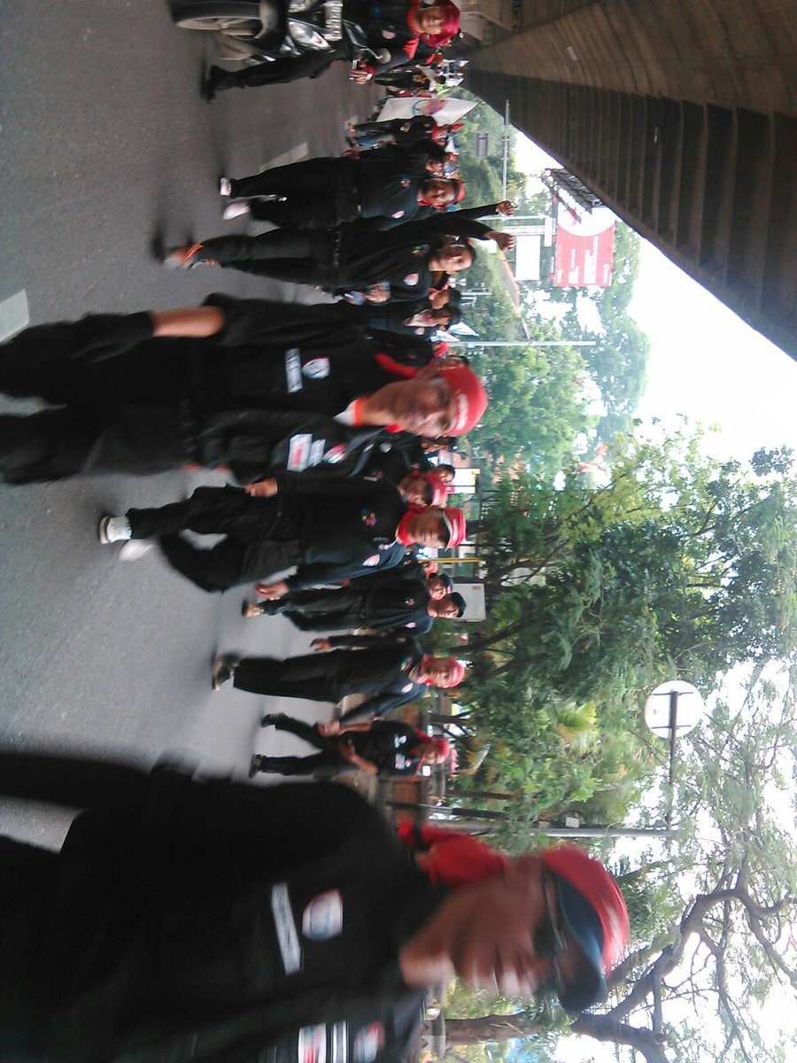 pendosa08's tweet photo. #MenjemputKeadilan 
Longmarch buruh Bandung-jakarta cabut PP 78 2015.. FSPASI https://t.co/vexIwHoVb3