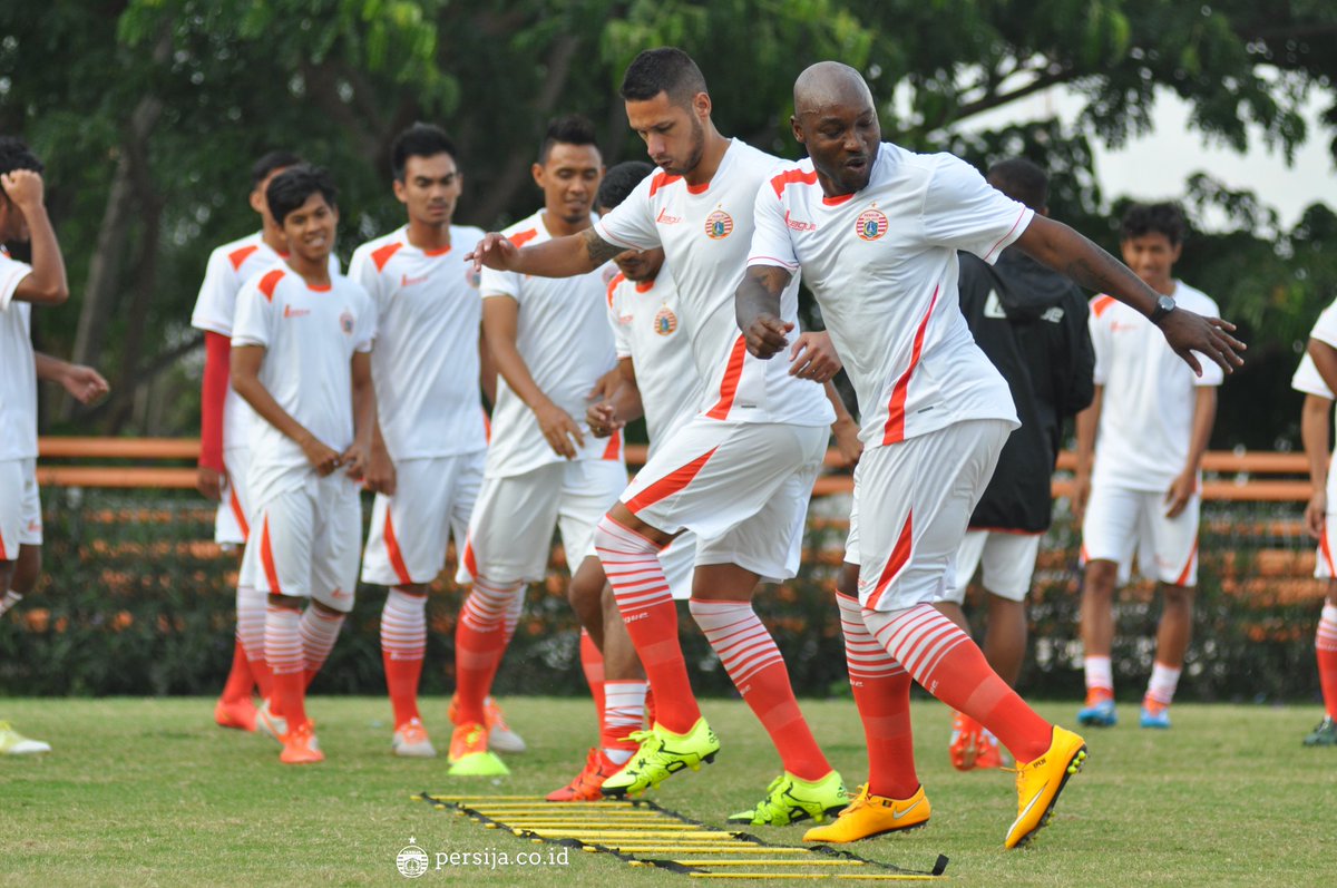 1kenmogne8's tweet photo. Nothing better than enjoying training...getting ready ..😀💪☝👆
#GuePersija https://t.co/55tzYzZSl5
