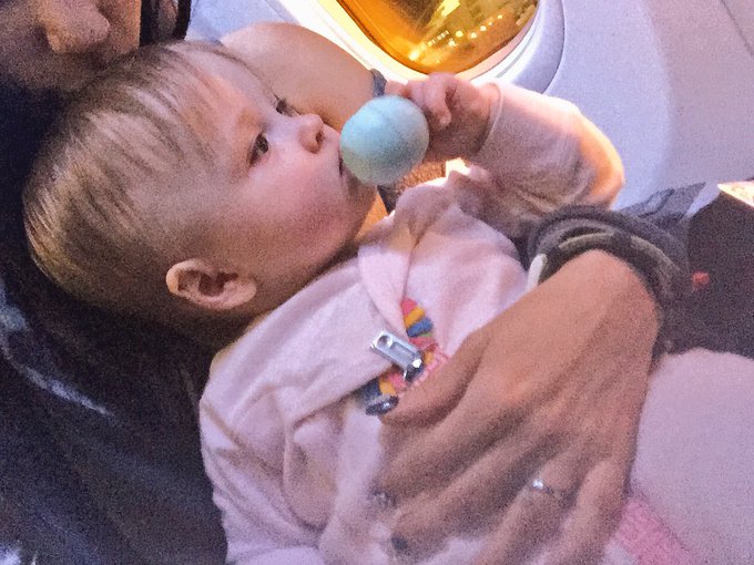 I had the honor of taking care of these 2 beautiful munchkins during my flight back home. Charlotte &amp;<a href="/tag/dpstar"class="tags"><span>#dpstar</span></a>