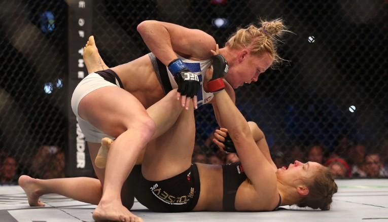 Murphnesss's tweet photo. Texas vs. Cali: Whataburger is Holly Holm and In n Out is Ronda Rousey #ComeAndTakeIt https://t.co/HVUmDyCIqa