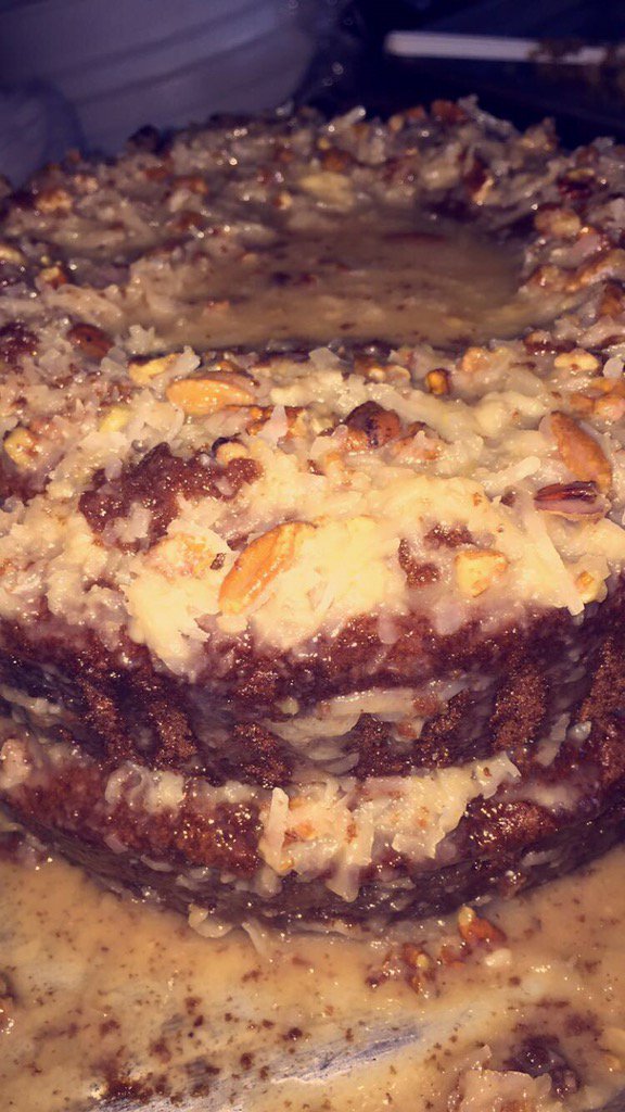 vavavboom's tweet photo. German Chocolate Cake with Homemade Coconut Pecan Icing #CookingWVaVa https://t.co/PmZiCHYLku