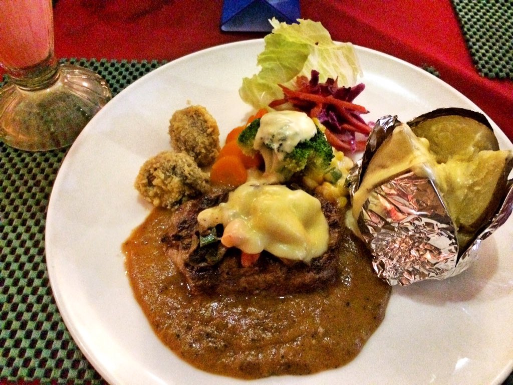 Beef Pronto: Tenderloin Vichi Carrots, Spinach, Baked Potato, Pronto Sauce, etc.
Ajib bgt buat makan siangnya kamu!