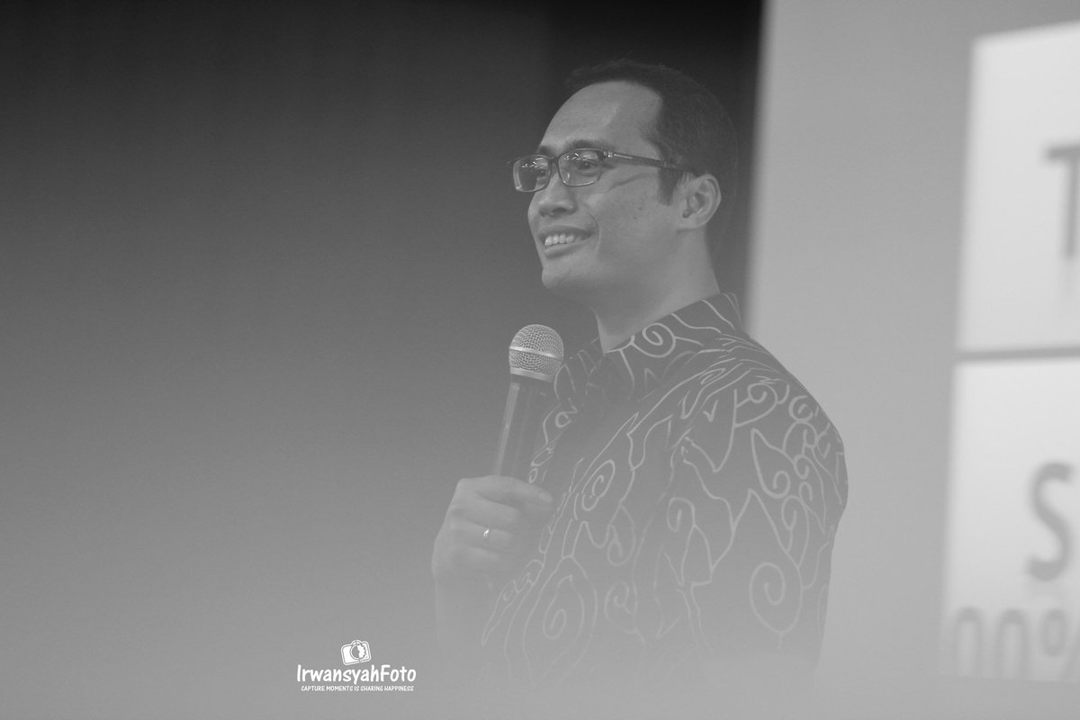 IrwansyahFoto's tweet photo. Coach @indrakubik beraksi memberikan materi materi SuksesMulia Personal Mastery kepada keluarga besar @KomunitasSM https://t.co/gqeWyWnWOz