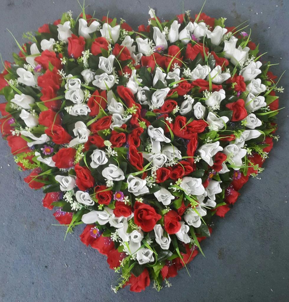 دمت عز وفخر لعمان وشعبها 
ودمنا لك وفا وحب يانبضنا 
كل عام وانت الخير سيدنا 
 #في_حب_قابوس