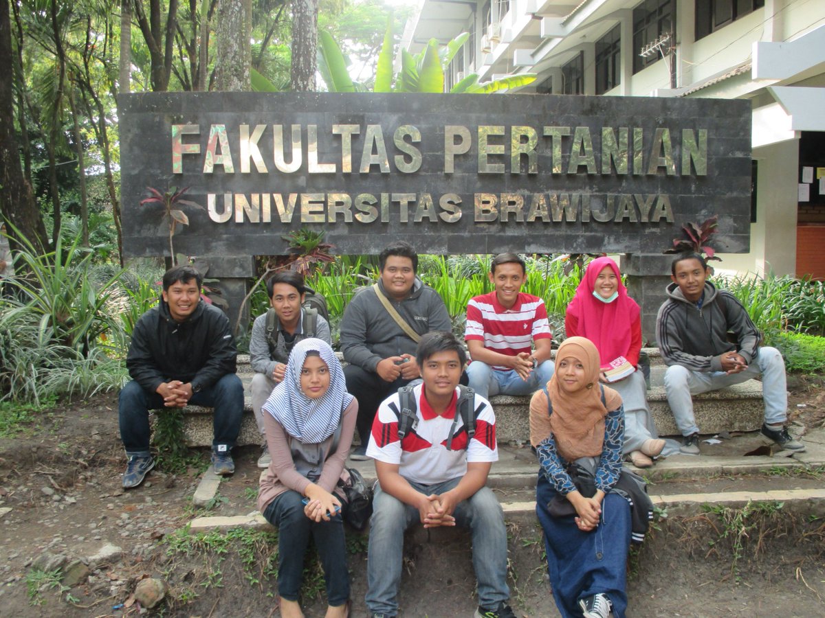 BEMFP_UMSIDA's tweet photo. UB,15 Nov 15 Silaturahim dgn Presma @BEMFPUB sdr @bagaskppp .Trmksh atas sharing2nya smga trjin hubngn yg lbh baik https://t.co/zMBrx7ybjG