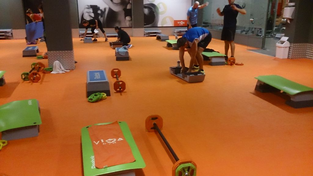 axe75's tweet photo. No son ni las 7am y lo vamos a pasar genial en el #bodypump gracias a Laia en #vivagymhospi @vivagymclubs 
@crunbox https://t.co/twaZXhZU1Q