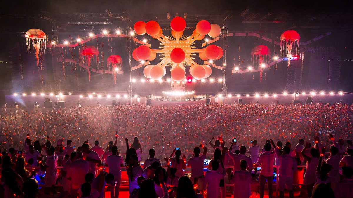 Relive Sensation 'Ocean of White’ in Dubai, watch the official aftermovie! #SensationDubai sns.tn/ad15