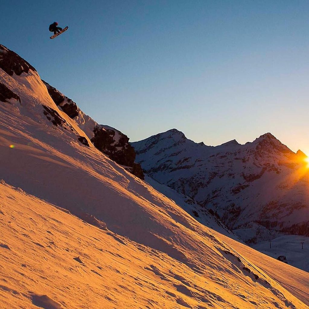 TWSNOW's tweet photo. During the filming of #686Seconds, the crew explored the world in search of one thing - fr… https://t.co/AnLQLSULB0 https://t.co/vSGmZkM7Du