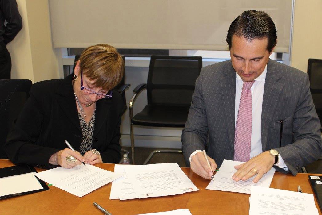 Nuno Mathias (@nunomathias) on Twitter photo Signing cooperation between <a href="/camoes_ip/">Camões.IP</a> and <a href="/SDSU/">San Diego State University</a> establishing Center #PortugueseLanguage with Dean Bouchard <a href="/PHC_SD/">PHC San Diego</a> Signing cooperation between <a href="/camoes_ip/">Camões.IP</a> and <a href="/SDSU/">San Diego State University</a> establishing Center #PortugueseLanguage with Dean Bouchard <a href="/PHC_SD/">PHC San Diego</a>