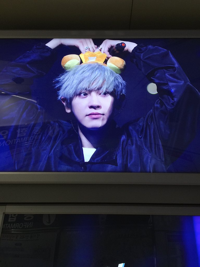 BAIDUPCYBAR's tweet photo. 찬열의 24th 생일 축하하기 위해 명동역에서 광고판을 만들었어요.💚 https://t.co/7L0mDGCrKd