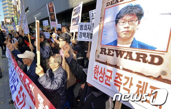 내 예상대로 전문 시위꾼들이 조계사에 출몰했다.