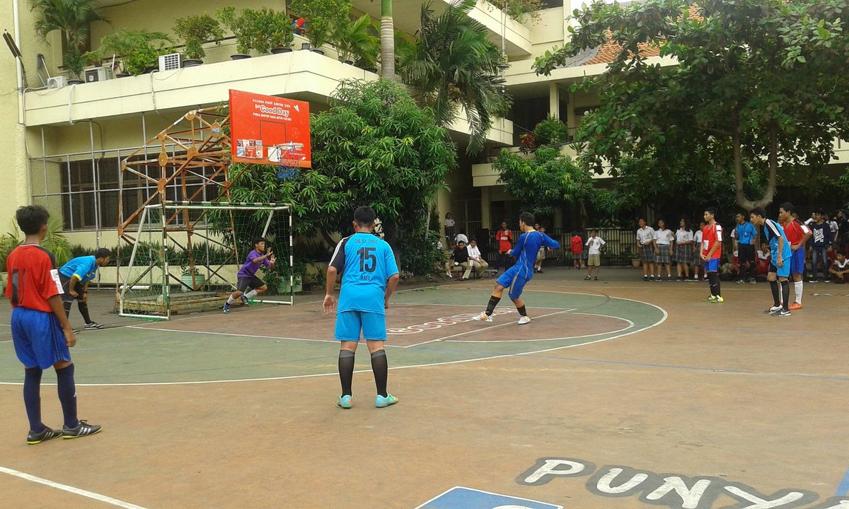 Pertandingan antara SMP 163 tim A vs SMP Asisi baru saja selesai dengan score 5-0! Selamat untuk SMP 163!