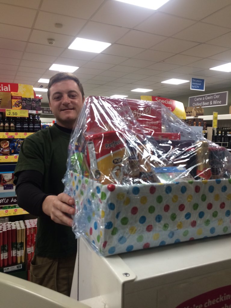 BulwarkExpress's tweet image. Our lucky winner of the children in need raffle #happycustomer #charity