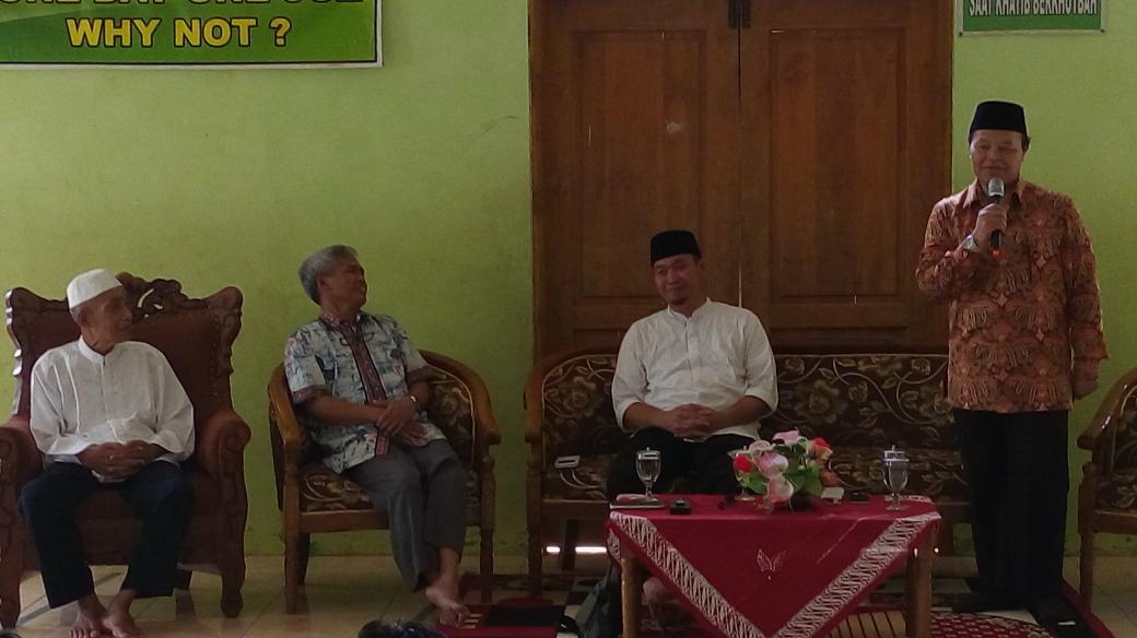hnurwahid's tweet photo. Sosialisasi dan silaturahim @Wonogiri . Hadir cabup Wonogiri Ust Hamid Nur Yasin. Sempat mampir jg ke sate Mbah Gino https://t.co/t8GhZuyyKo