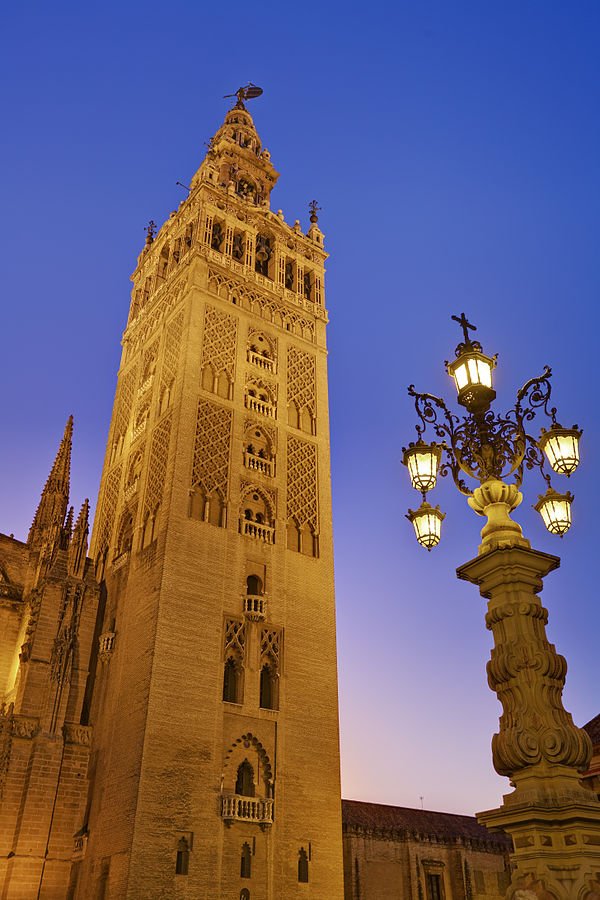LostIslamicHist's tweet image. The Giralda minaret in #Seville, Spain, built in the late 1100s by the al-Muwaḥḥidun dynasty.