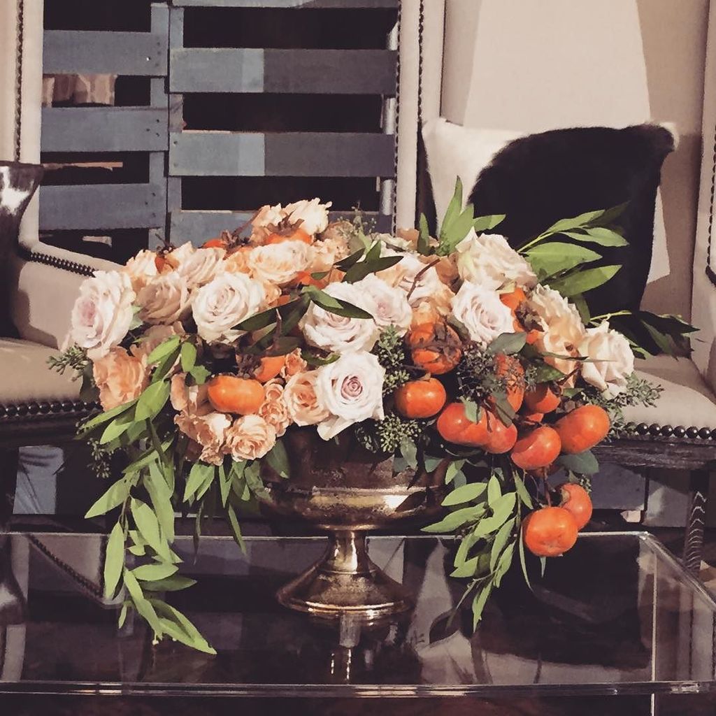 MangoMuseEvents's tweet photo. Need to spruce up your #thanksgiving #centerpiece? Add some fruit! #persimmon #thanksgivingdecor #flowers #fallflow… https://t.co/RzJnHFReKI