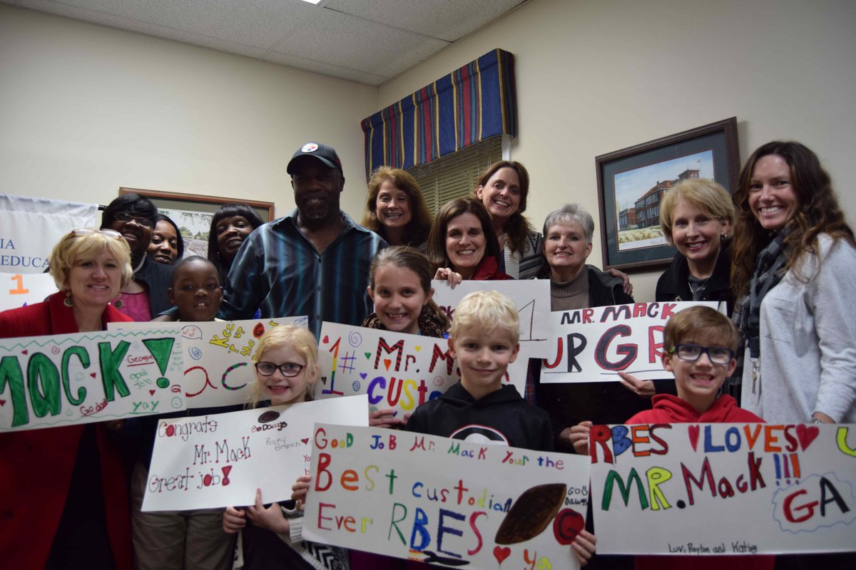 TheOEnews's tweet image. Mack Sheats honored by Oconee County Schools and RBES: @EvelynWages @RBESRockets @OconeeCoSchools @JasonLBranch