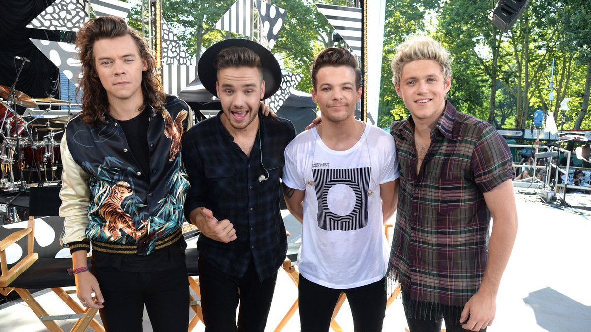 MTVNEWS's tweet photo. Niall Is Going Brunette And Louis Is Getting A ‘Big Belly’ During One Direction’s Break https://t.co/5XfT8tuank https://t.co/QU0DRO4KXj