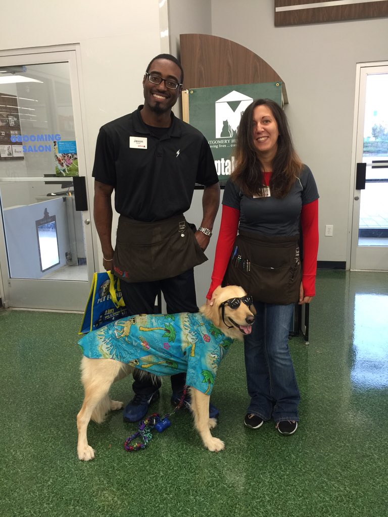 LucyPetFoods's tweet photo. Met another super cool #AL @Petco team in #Motgomery who loved hanging with @SurfinJackDog https://t.co/thOpXssWOR