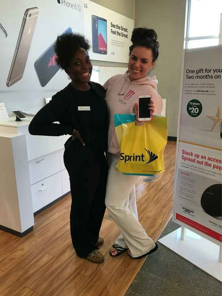 isayegh21's tweet photo. 1 New for the new girl!! #Sprint4Chi #MoveForwad @RussellHeder @DreSprint @detroitsal1 @asayegh26 https://t.co/DCJzxyjBhB