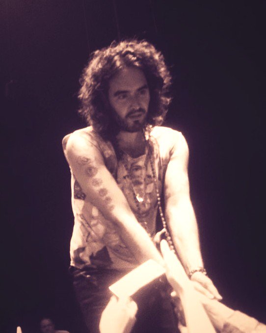 oxo2RustyRocket's tweet photo. I LoveThis Guy!! #RussellBrand #TrewWorldOrderTour #Australia @rustyrockets ๐โจ๐๐๐๐Xx๐So #Smart & #FUNNY !๐๐โจ๐ https://t.co/d1i6w7LZCY