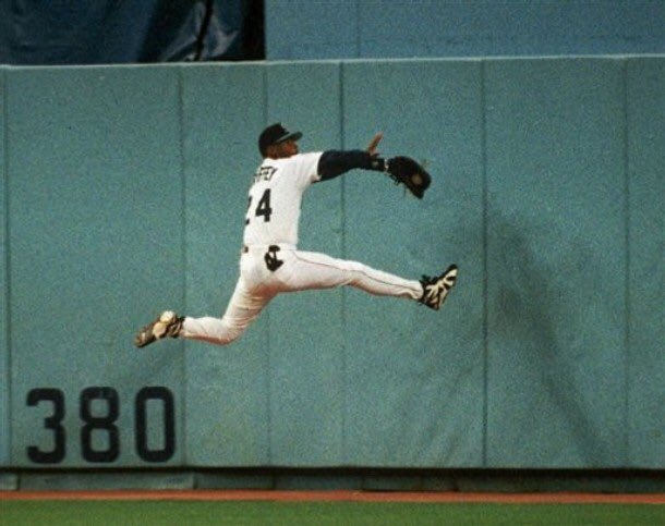 RealKentMurphy's tweet photo. Ken Griffey Jr. is on the 2016 MLB HOF Ballot 

Retweet if you'd vote for him https://t.co/r6YQhOhCy6