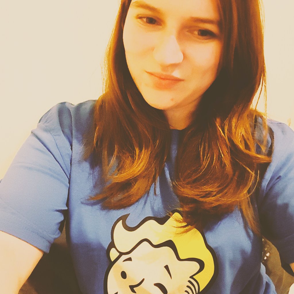 Fallout 4 midnight launch complete success! Enjoyed it with the boyfriend even though I'm knackered 🌚🎮😪